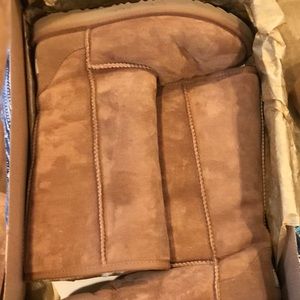 UGG youth Size 5 Classic Tall Chestnut boot Gently Used